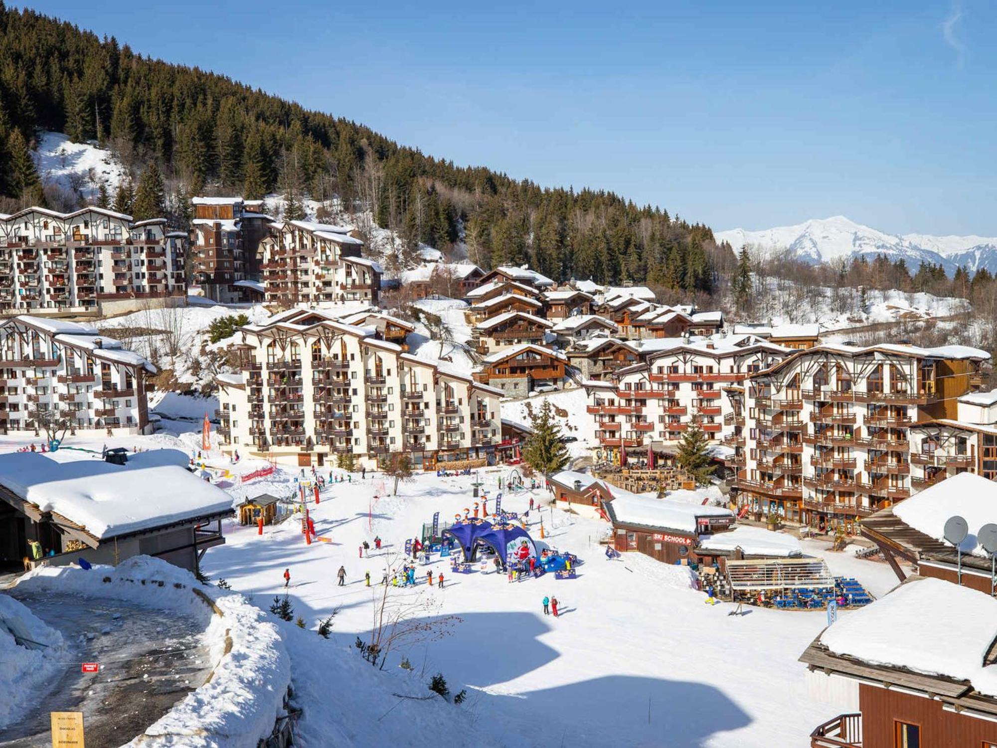 Sublime 2 Pieces Pour 6 Personnes - La Tania, Skis Aux Pieds - Fr-1-182a-32 * Courchevel